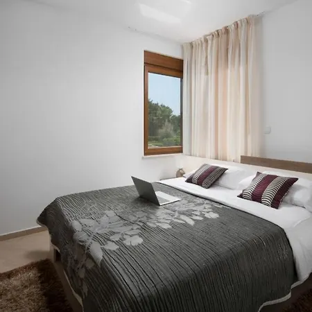 Apartment In With Sea View, Terrace, Air Conditioning, Wi-fi
