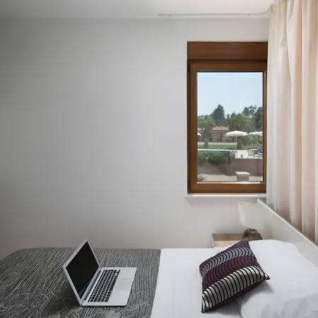 Apartment In With Sea View, Terrace, Air Conditioning, Wi-fi Vir